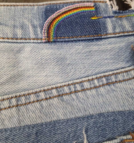 American Eagle Women's Size 6 Highest Rise 90s Boyfriend Raw Hem Patch Short - Picture 3 of 17
