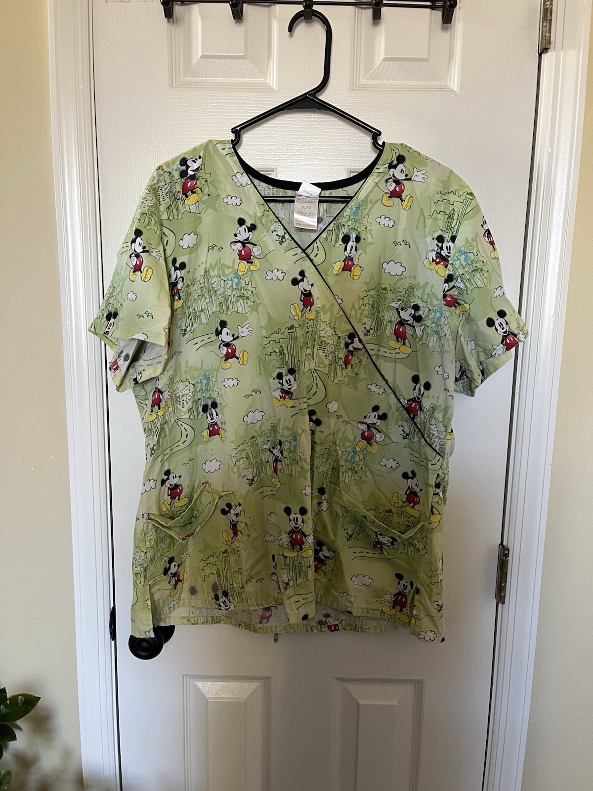 Disney & White Cross Women's XL Cartoon Scrub Tops Lot of 5 Assorted Colors