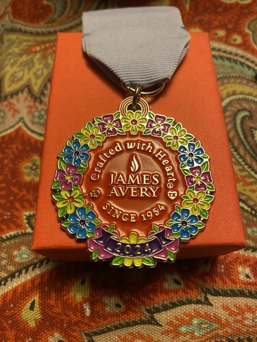 Retired 70 Years Celebration 1954-2024 James Avery San Antonio 2024 Fiesta Medal - Photo 3/4