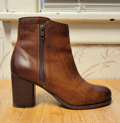 Frye Women's Addie Double Zip Brown Cognac Distressed Leather Ankle Boots Size 8