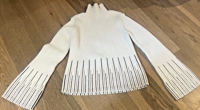 1 weißer gerippter Damenpullover Gr. M m. ausgest. Armen  MEXX