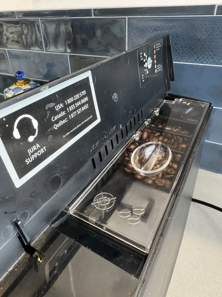 Máquina de café espresso automática Jura Impressa C65 - ligeramente usada y funciona muy bien Foto 3 de 4