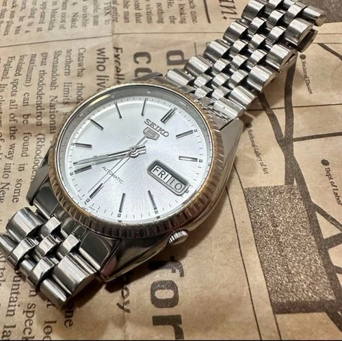 Vintage SEIKO 5 7009-3110 Day Date Silver Automatic Watch From Japan