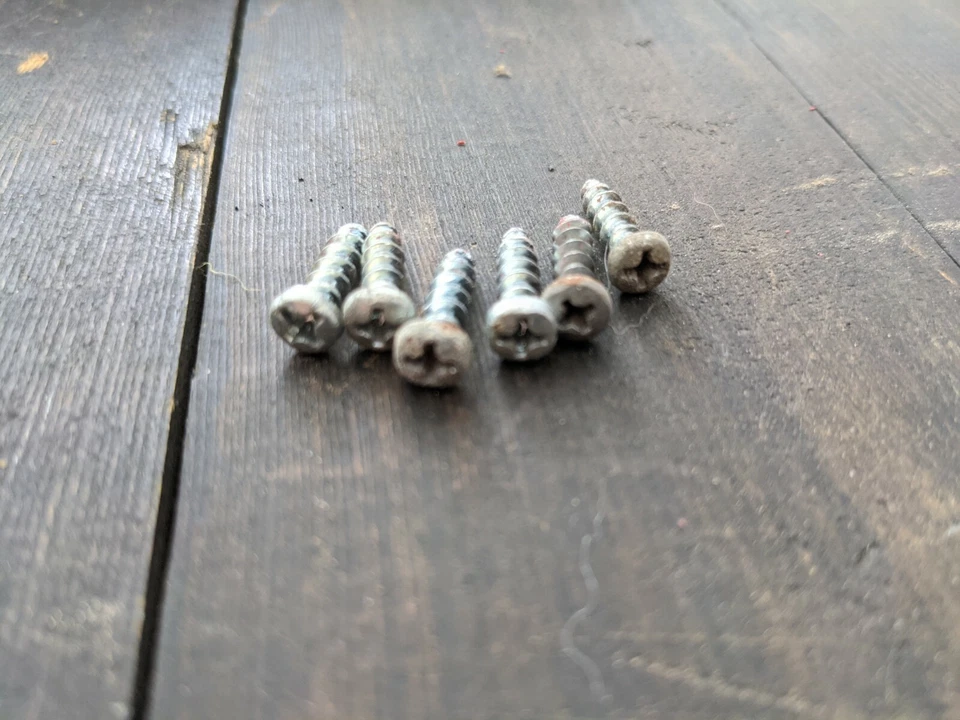 Royal Dirt Devil Hand Vacuum Model 103 Screws ORIGINAL - Image 2 of 2