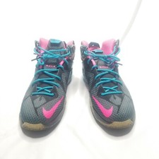 Nike basketball shoes Youth Sz 6.5 B2