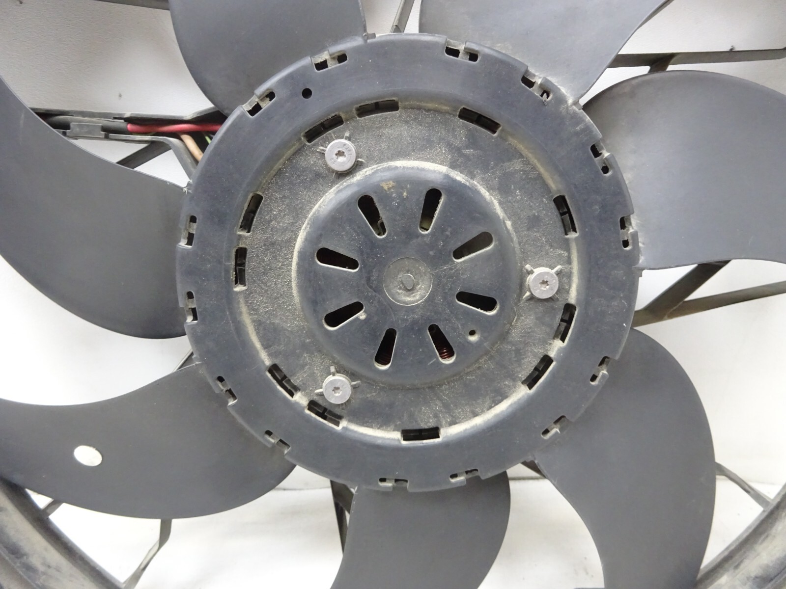 08-14 Mercedes C300 W204 Electric Cooling Fan Assembly A2045000293 