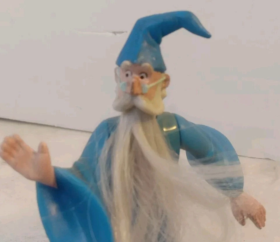 Пластиковая фигурка Мерлина из Disney Sword In The Stone Wizard McDonalds Happy Meal - Изображение 2 из 4