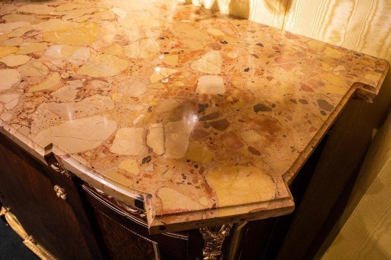 Antiguo gabinete lateral francés estilo Luis XVI caoba montado en bronce Foto 4 de 4