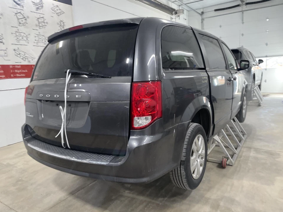 Used Front Right Seat Belt Front fits: 2018 Dodge Caravan bucket seat passenger Foto 3 de 4