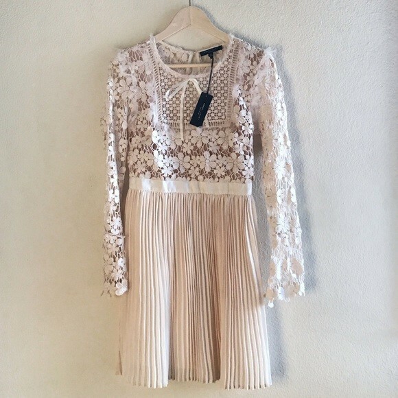NWT Romeo and Juliet Couture Long Sleeve Lace Pleated Dress Sz