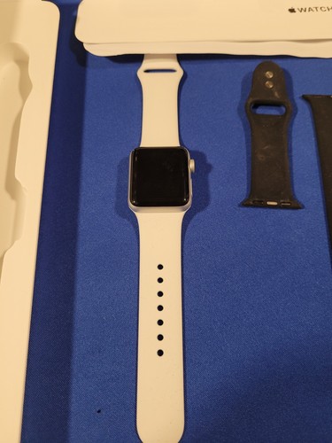 Apple Watch Series 3 Aluminum For Parts Or Repair - Photo 3 sur 15