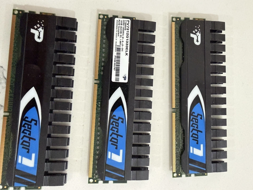 12GB ( 3X 4GB ) Patriot Sector 7 PC3 DDR3 Gaming RAM PV7312G1333ELK  for Desktop - Image 2 of 3