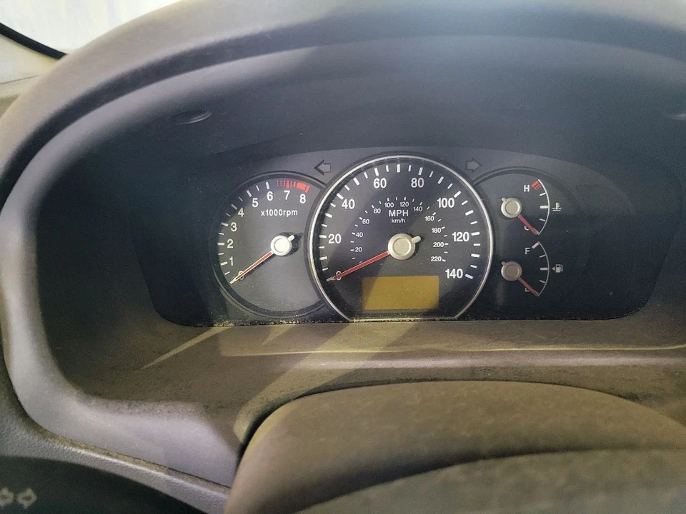 Puerta de llenado de combustible Rondo 2008 2116264 Foto 4 de 4