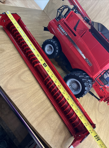 Tomy 1:16 Case IH Axial Flow 8240 Combine W 3020 Grain Head Big Farm Vehicle - Picture 17 of 20