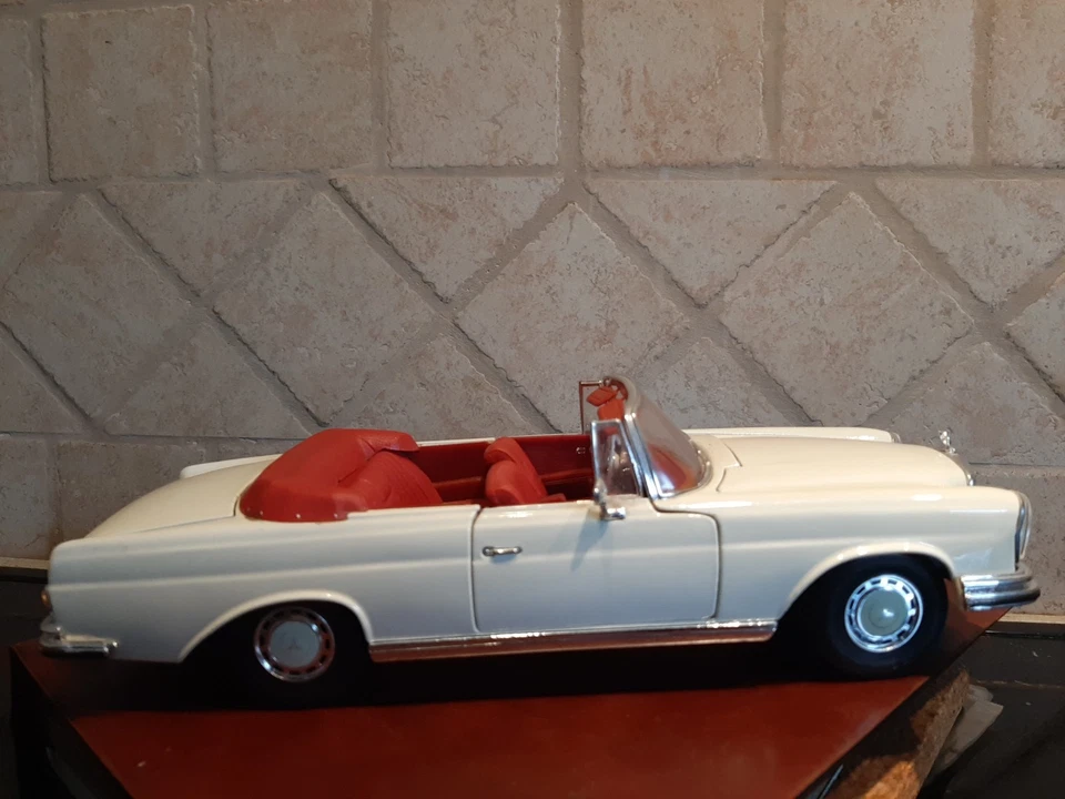 1/18 Mercedes Benz 280SE Cabriolet Maisto ORIGINALE - Immagine 3 di 4