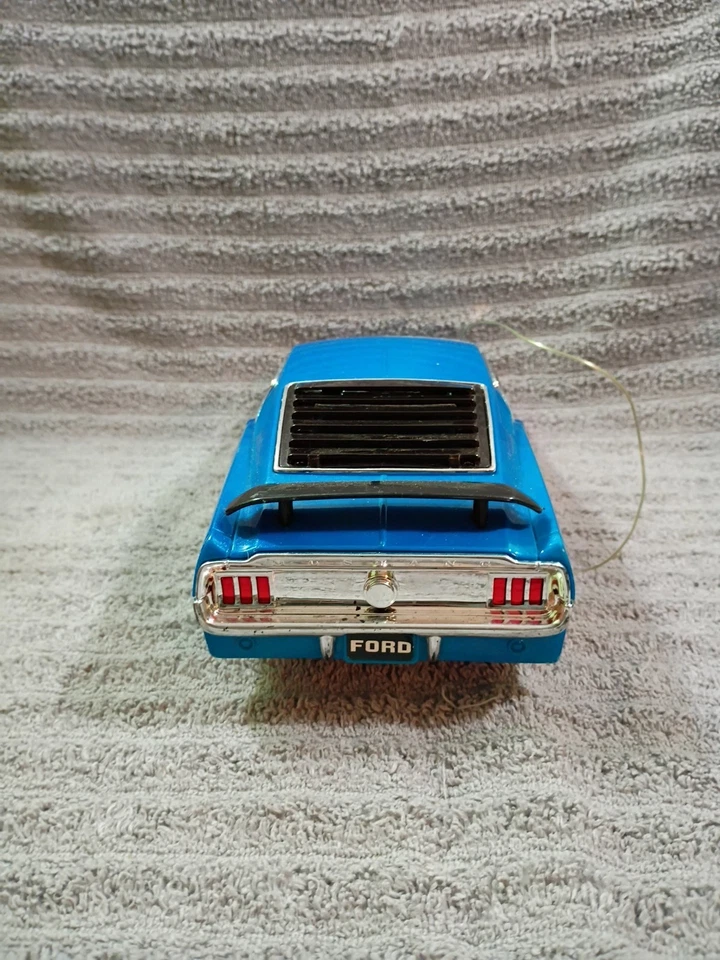 Radio - Modelo de coche de juguete controlado después de 1967 Ford Mustang Eztec Control Foto 4 de 4
