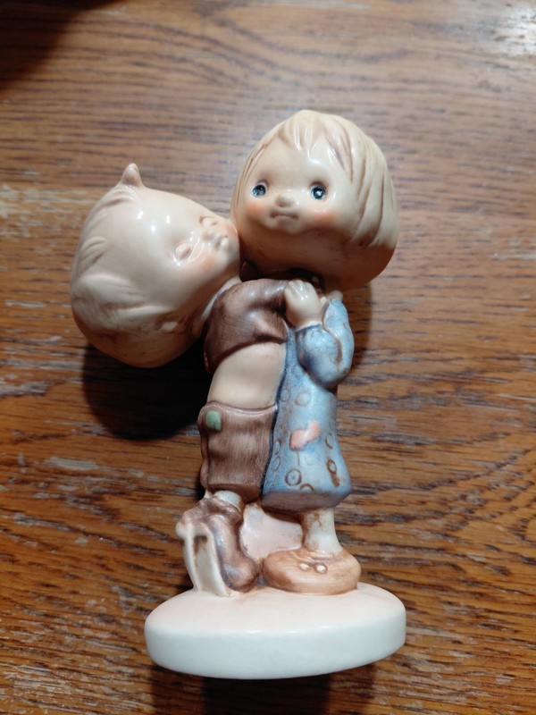 Hallmark Hummel Goebel " Friends " Figurine - Excellent Condition W/ COA in Box