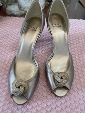 Stuart weitzman trisoli gold crystal knot pumps size 9