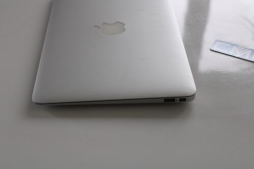 Apple MacBook Air 11,6" 256 GB SSD 2GB RAM 1,4Ghz 11" Ende 2010 (lesen) OSX10.1 - Bild 10 von 16