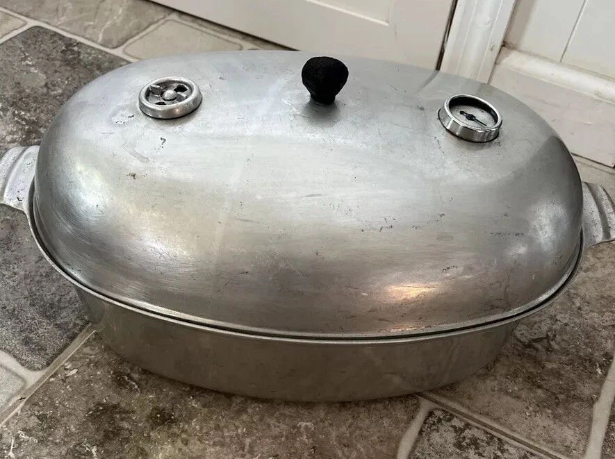 Vintage Pan American cast aluminum Oval roaster pan Hartford, Michigan 17"
