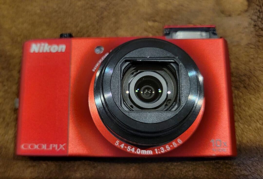 Nikon COOLPIX S8000 14.2MP Compact Digital Camera Flash Red Nikon COOLPIX S8000 14.2MP Compact Digital Camera Flash Red
