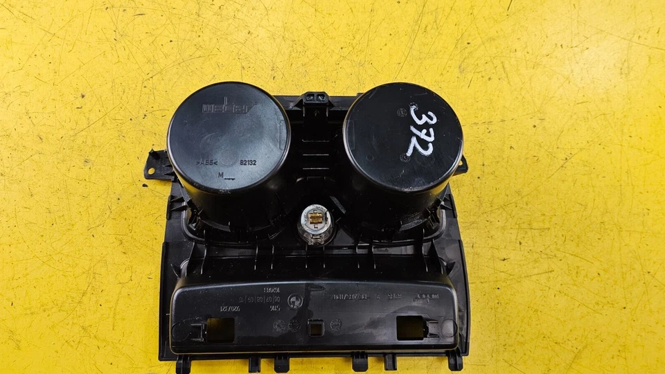 BMW 1 СЕРИЯ F20 116D 120i PRE LCI 2011-2016 ПЕРЕДНИЙ ПОДСТАКАННИК КРЫШКА 9207321 - Изображение 2 из 4