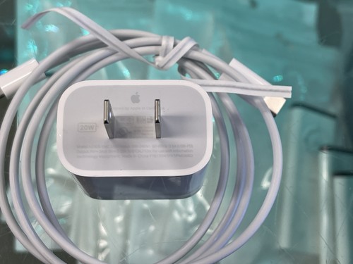 Véritable adaptateur chargeur rapide USB-C 20 W et câble Lightning USB-C 1 m (3 pieds) iPhone - Photo 4 sur 5