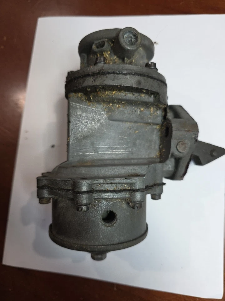 Bomba de combustible Willys Super Huricane 226 Foto 2 de 3