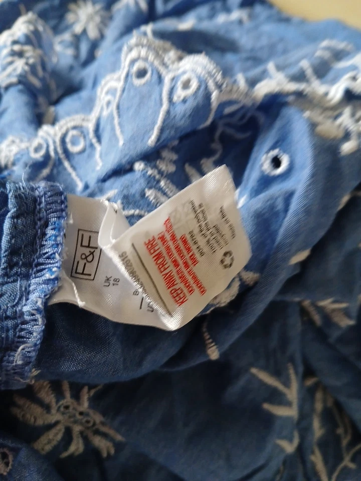 Ladies F&F Blue And White Flower Patterned Blouse Size 18 - Image 4 of 4