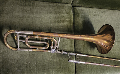 eine Quart/Tenorposaune aus St. Petersburg mit Goldmessing  Schallbecher.