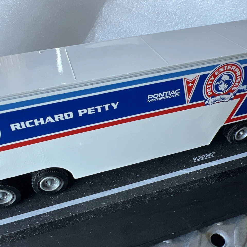 Richard Petty Signed STP Action Kenworth Tractor Trailer Transporter Semi NASCAR - Image 4 of 4