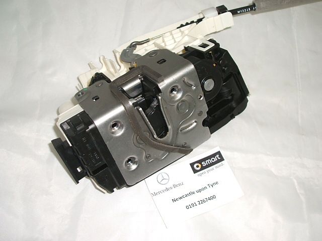 NEW Genuine Mercedes-Benz W204 C-Class RH FRONT Door Lock  