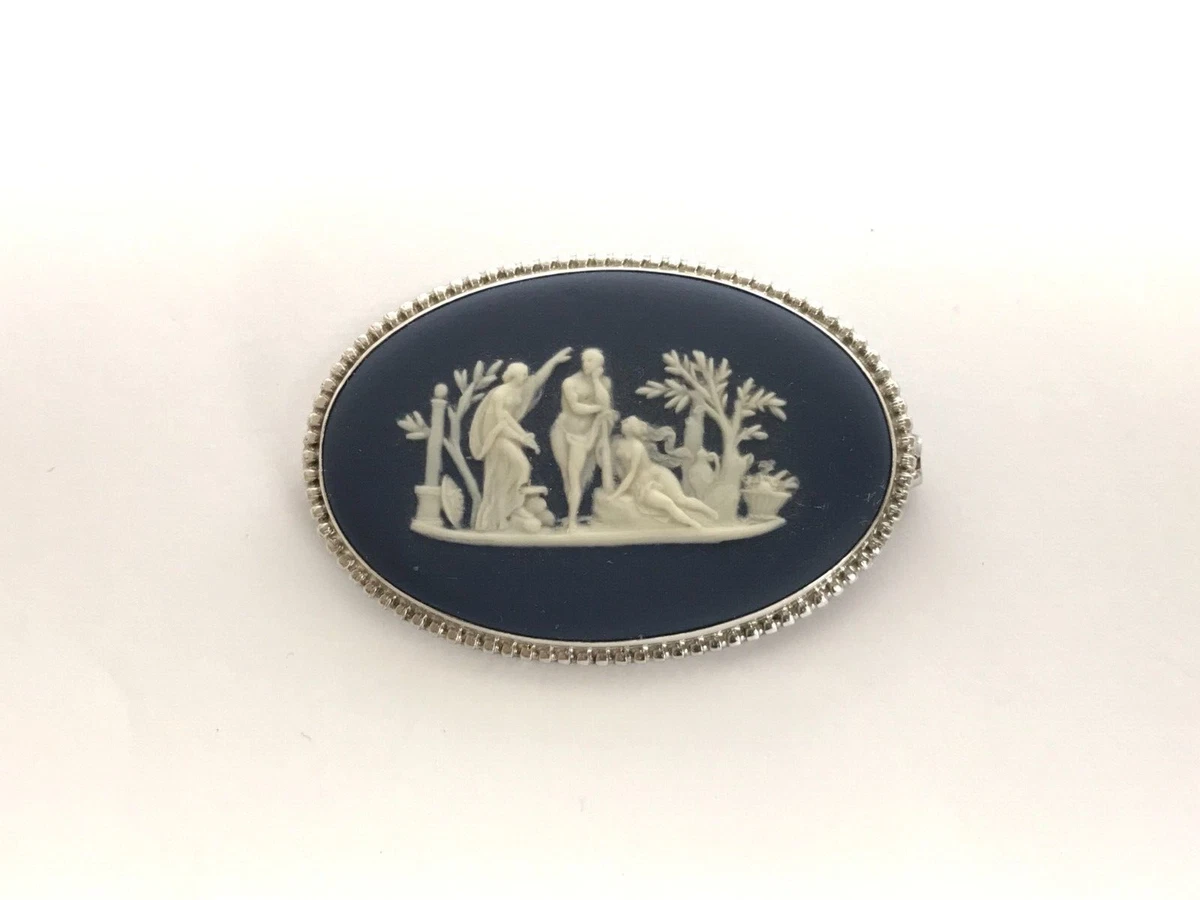 Wedgwood brooch deals