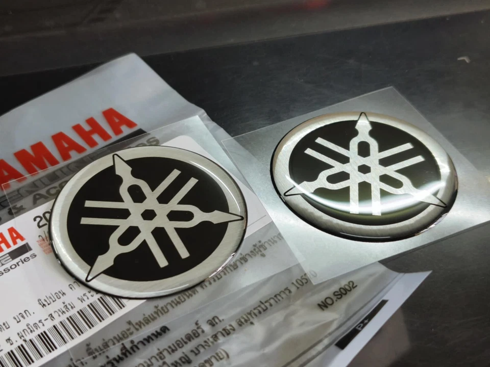 2Pc. FOR YAMAHA 50 MM TUNING FORK LOGO SILVER BLACK DECAL EMBLEM STICKER TANK - Imagem 4 de 4