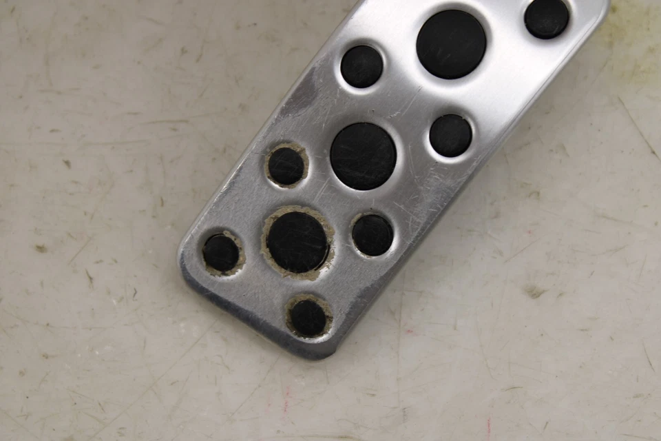 Pedal acelerador Subaru WRX STI 2015-2021 OEM LC74 Foto 3 de 4