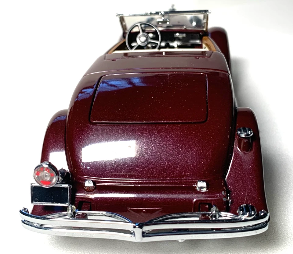 Franklin Mint 1923 Duesenberg Maroon scale 1:24 INV# 3979 - Image 2 of 4