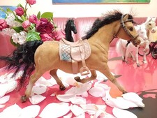 Süßes 80er Spielpferd: braunes Pony, beflockt mit Sattel & Trense