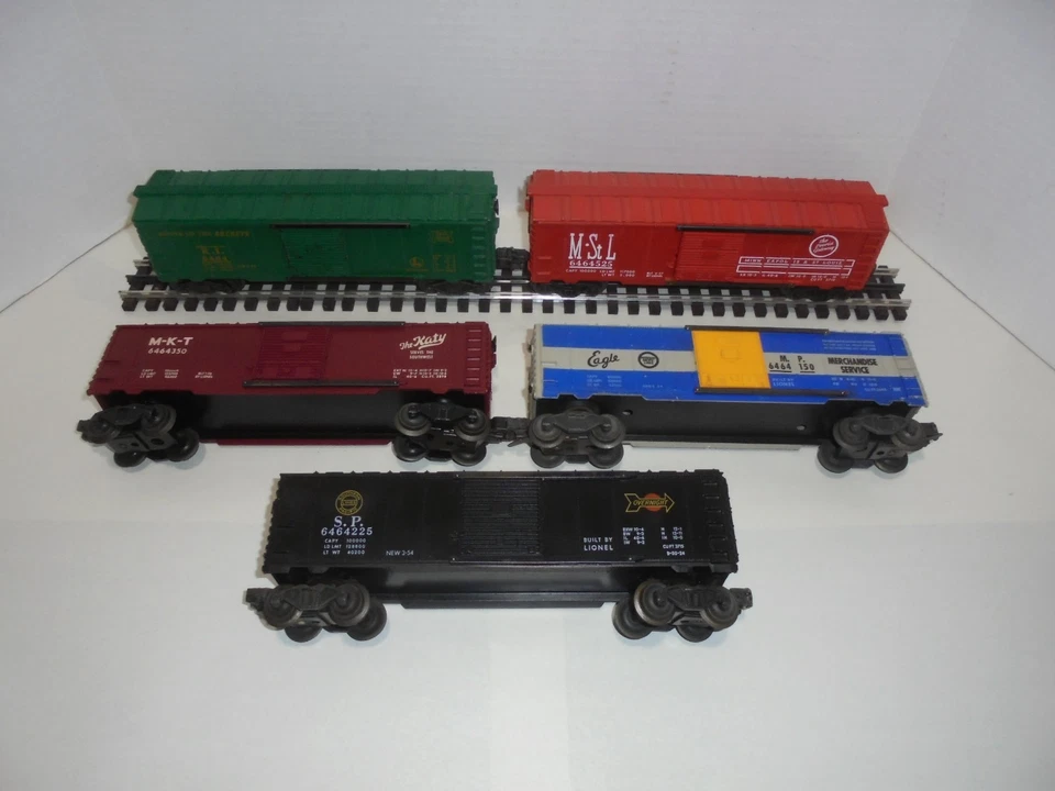 LIONEL LOT OF (5) 6464 SERIES BOX CAR VINTAGE O GAUGE POST WAR - Image 2 of 4
