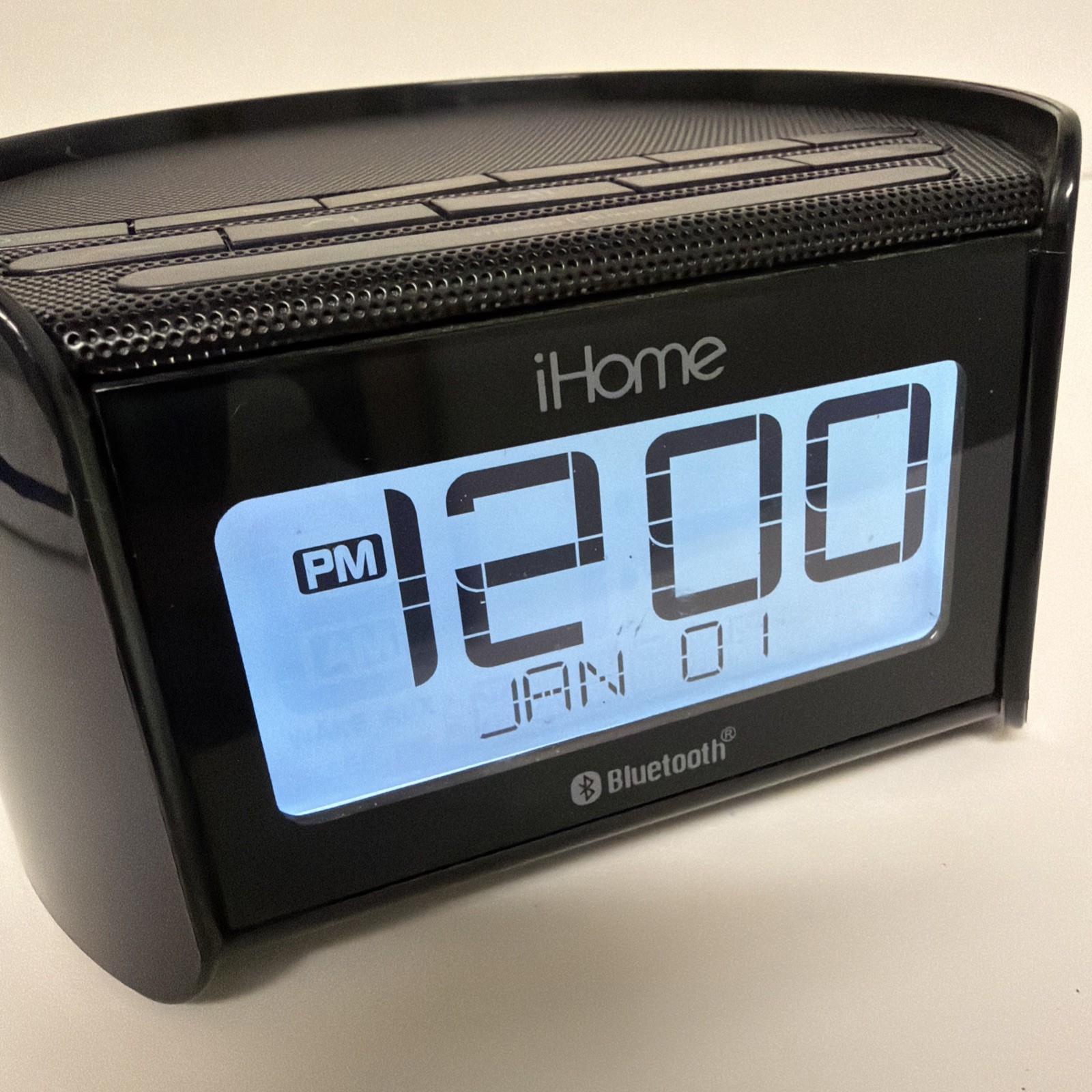 iHome iBT230 Bluetooth Alarm Clock Calendar Radio Speaker Black Dimmable