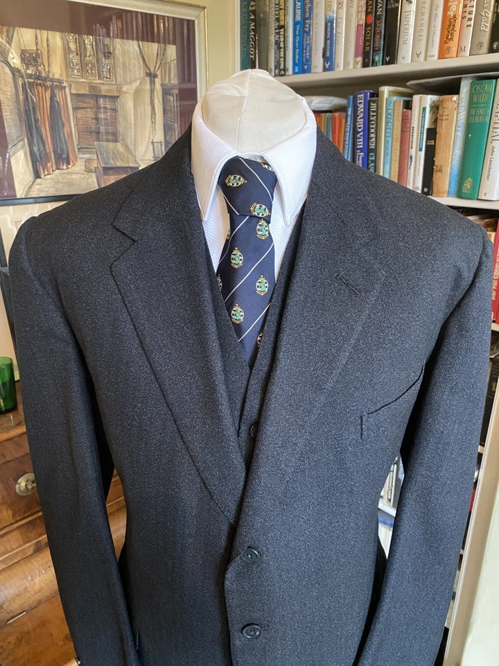Gieves & Hawkes of Savile Row 3 Piece Bespoke Dark Grey Vintage Tweed Suit - Image 3 of 4