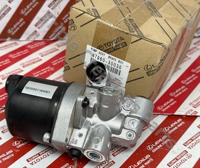 4796030030 Genuine Toyota Pump Assy Brake Booster 47960-30030 OEM