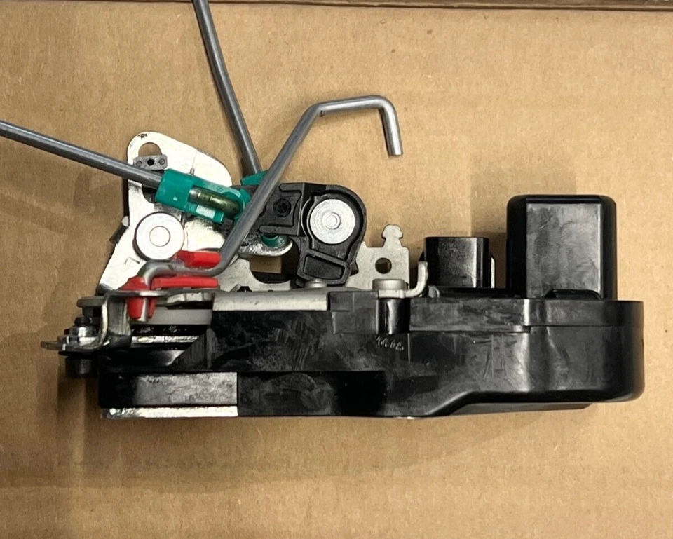 Cerradura de puerta trasera actuador pestillo liberación Jeep Liberty 02-2007 55177045AJ OEM MOPAR Foto 3 de 4