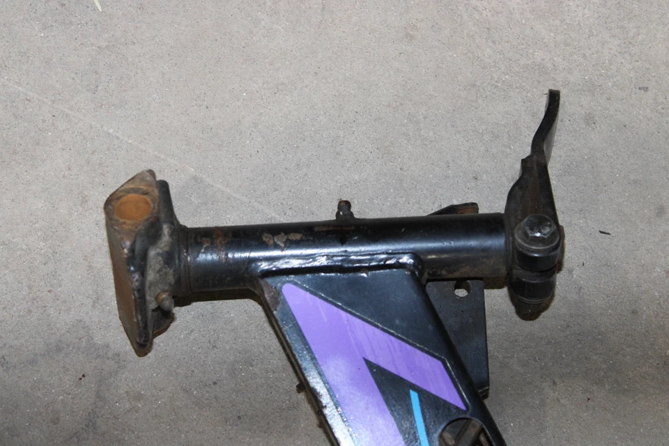 Polaris Ultra RMK 1996 suspensión delantera izquierda brazo de arrastre Foto 2 de 4