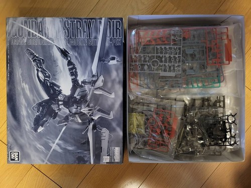 Bandai MG 1/100 Gundam Astray Noir MBF-P0X Dante Gordigiani Use Mobile Suit - Picture 5 of 5