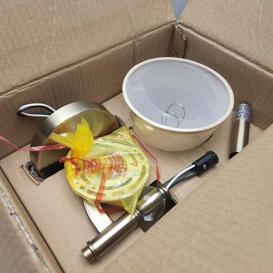 Aplique de pared de latón Golden Lighting 3500-1W AB-PMT Waverly 1 luz Foto 2 de 4