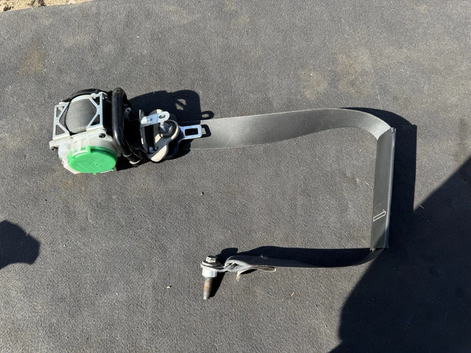 Cinturón de seguridad derecho pasajero delantero Nissan Versa Note hatchback 2014-2019 OEM Foto 2 de 4