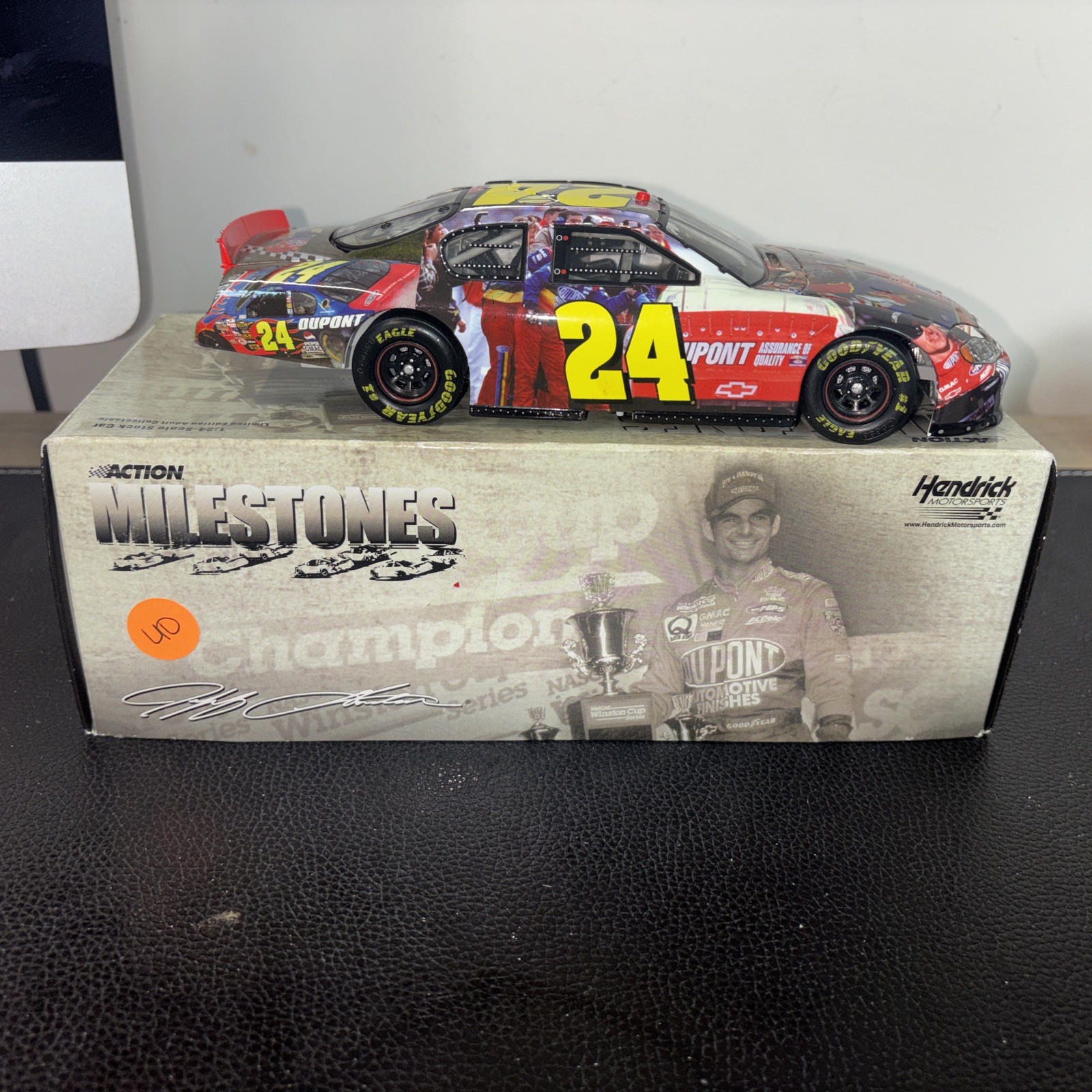 2005 NASCAR JEFF GORDON #24 MILESTONE MONTE CARLO 1/24 SCALE STOCK CAR ACTION
