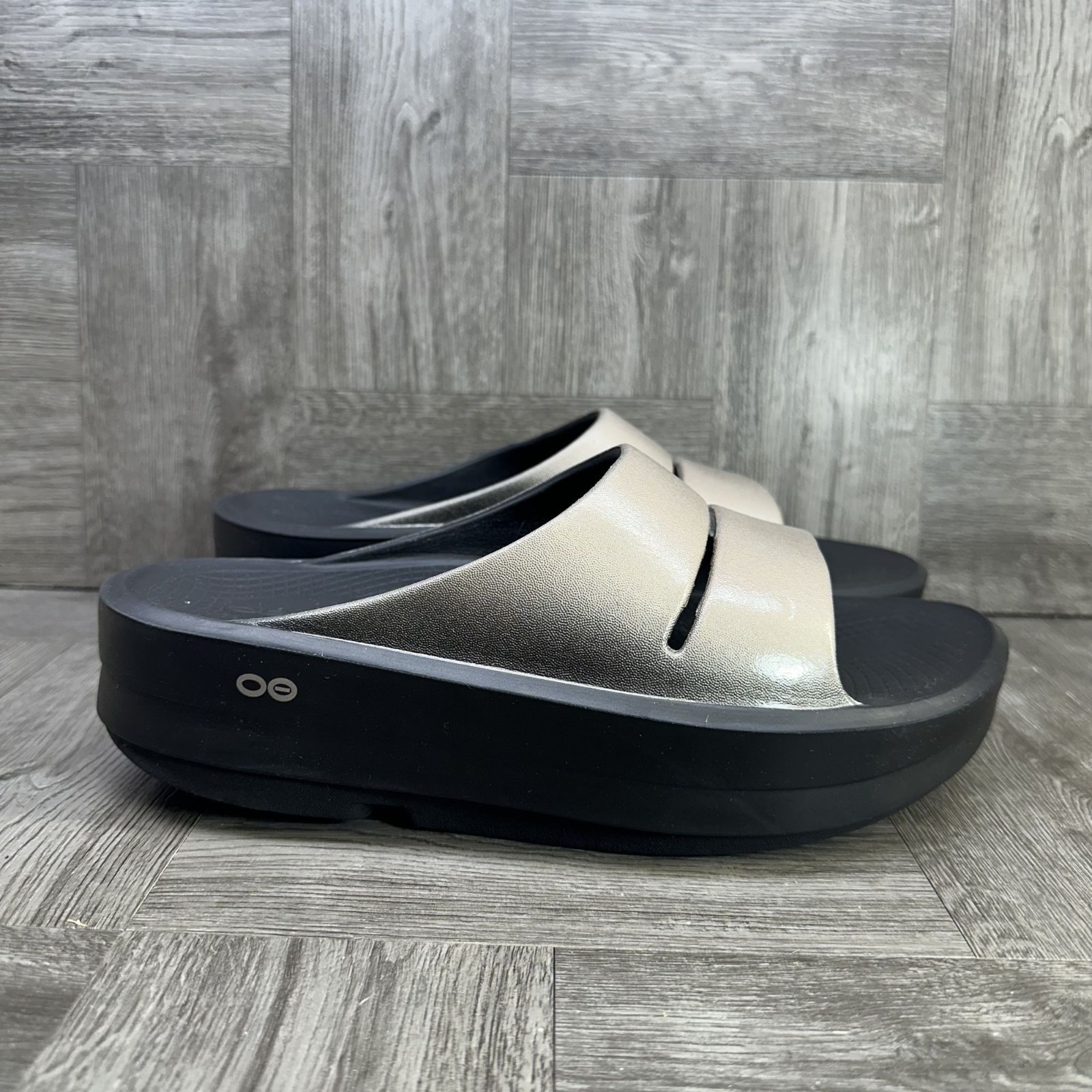 OOFOS OOMega OOAHH Women's size 10 Luxe Latte Platform Comfort Slide