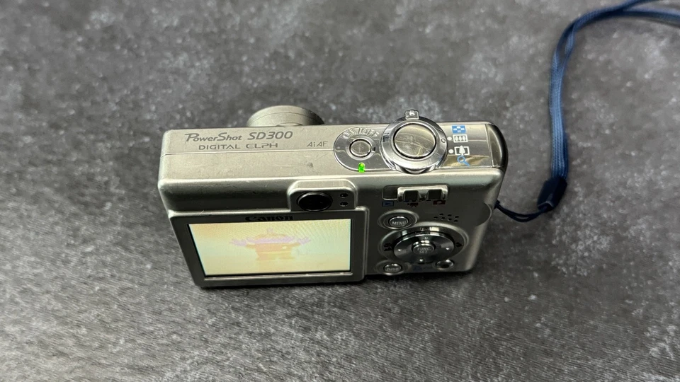 Canon PowerShot SD300 ELPH 4.0MP Digital Camera - Silver - Image 3 of 4