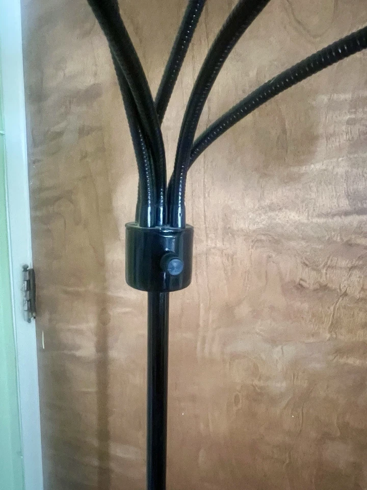 Mainstays 5-light Floor Lamp, Adjustable, Black Finish - Image 4 of 4